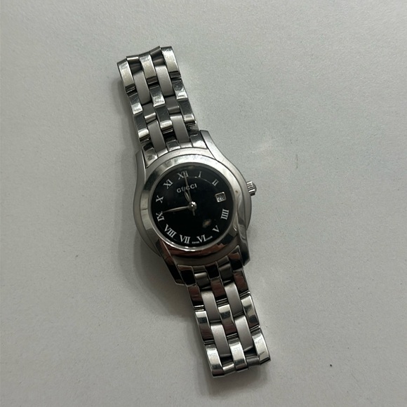 Gucci silver watch with black dial - Picture 1 of 4